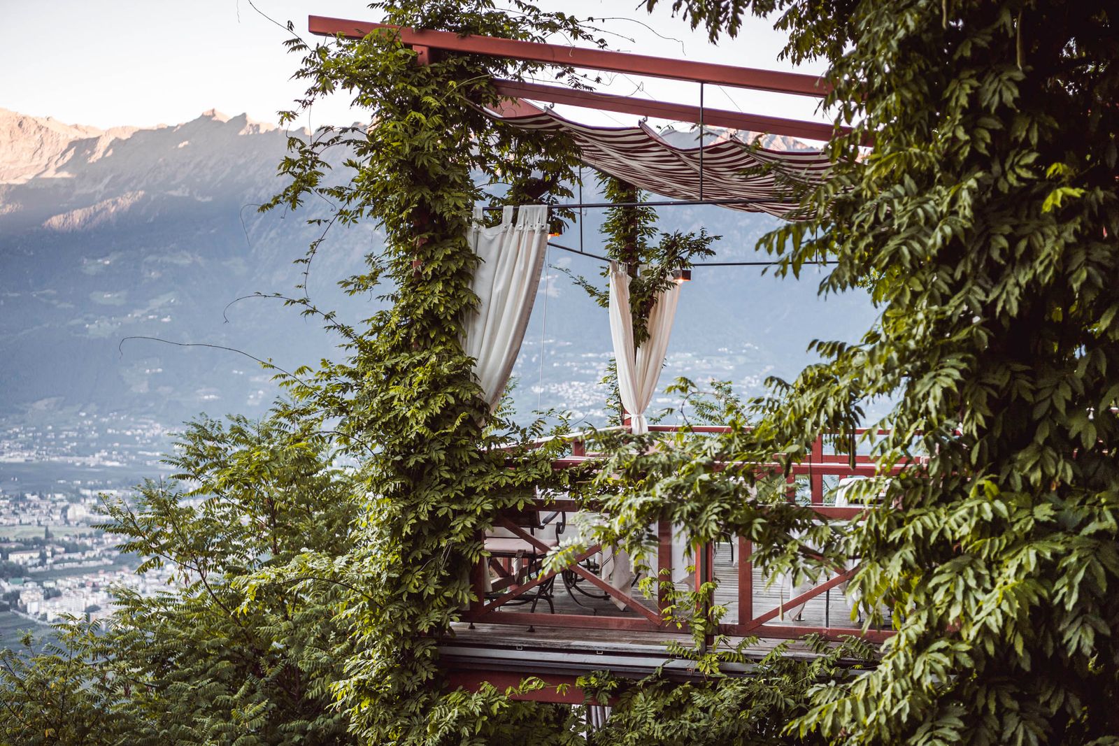 Tavoli nella terrazza