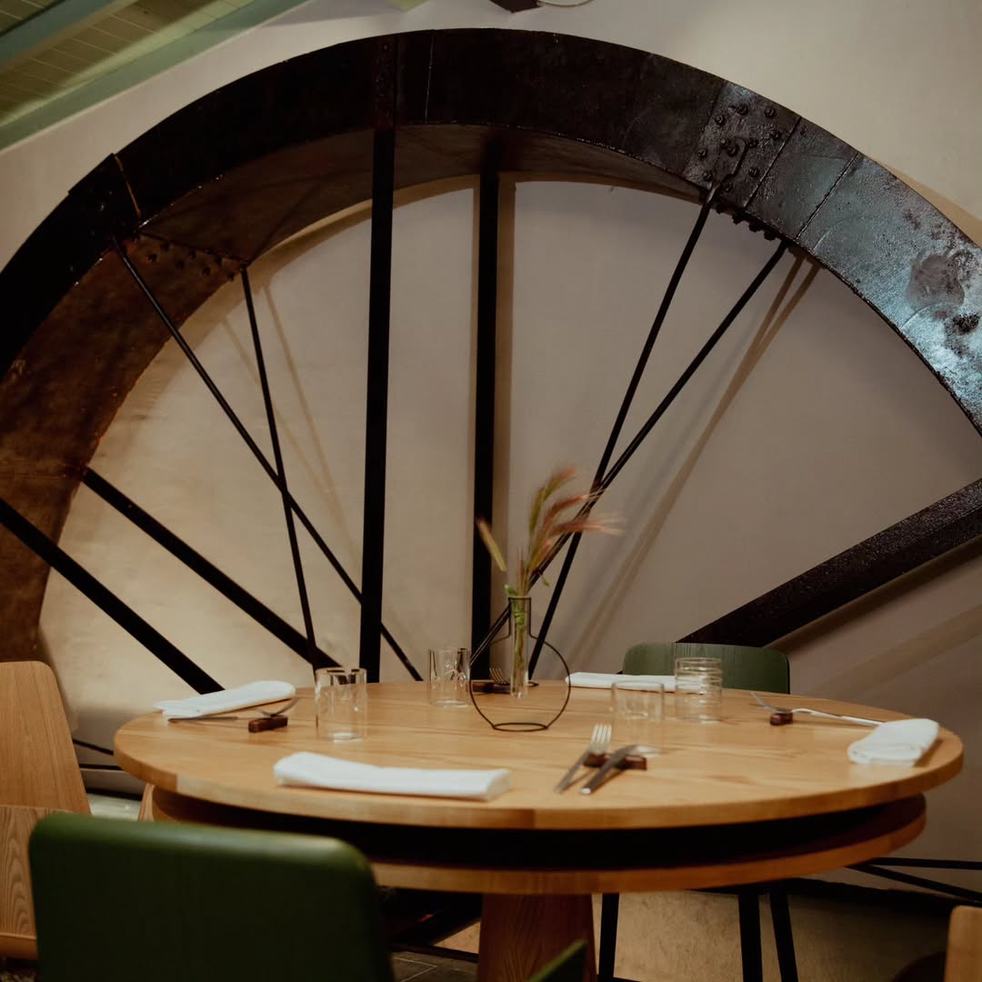 Tavoli in un antico mulino