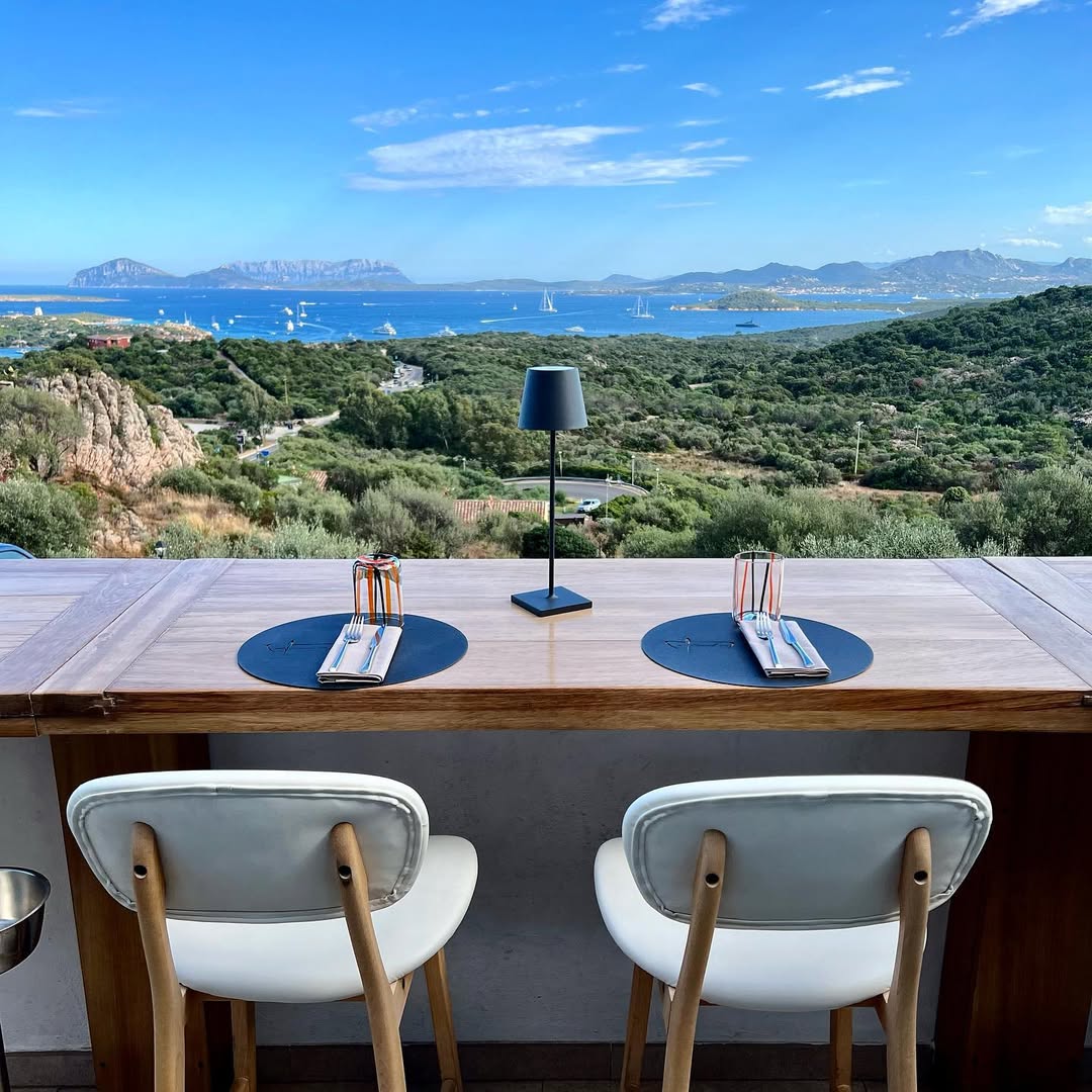 Bancone affacciato sul mare