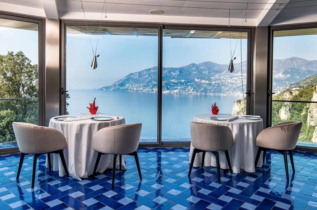 Tavoli nel Faro di Capo d'Orso 